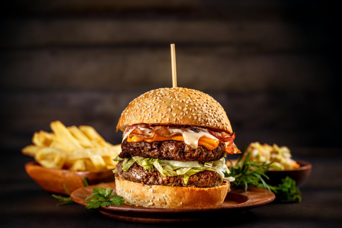 המבורגר טעים במקום